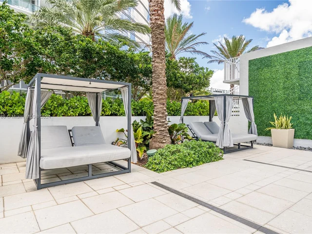 851 NE 1st Ave # 806, Miami FL 33132