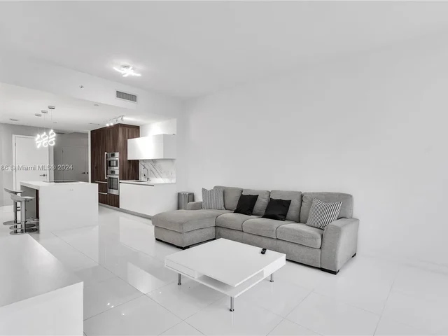 851 NE 1st Ave # 806, Miami FL 33132