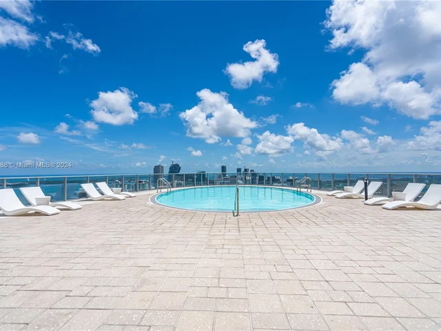 851 NE 1st Ave # 806, Miami FL 33132