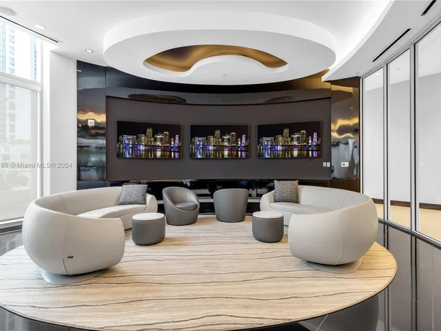 851 NE 1st Ave # 806, Miami FL 33132