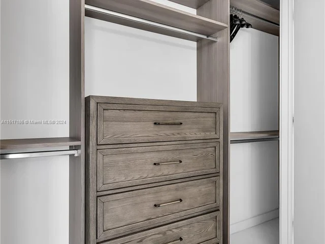 851 NE 1st Ave # 806, Miami FL 33132