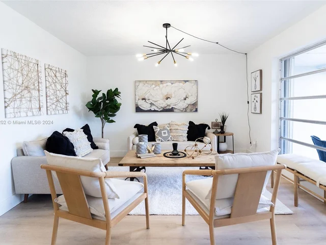 8410 NW 25th Ct, Sunrise FL 33322