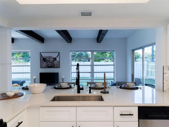 8410 NW 25th Ct, Sunrise FL 33322