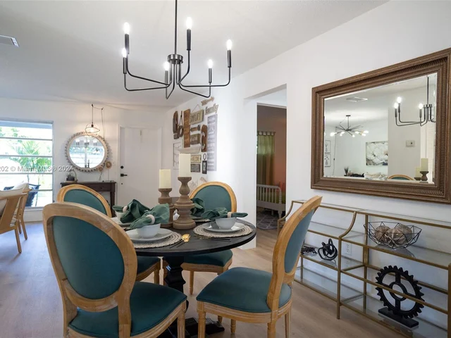 8410 NW 25th Ct, Sunrise FL 33322