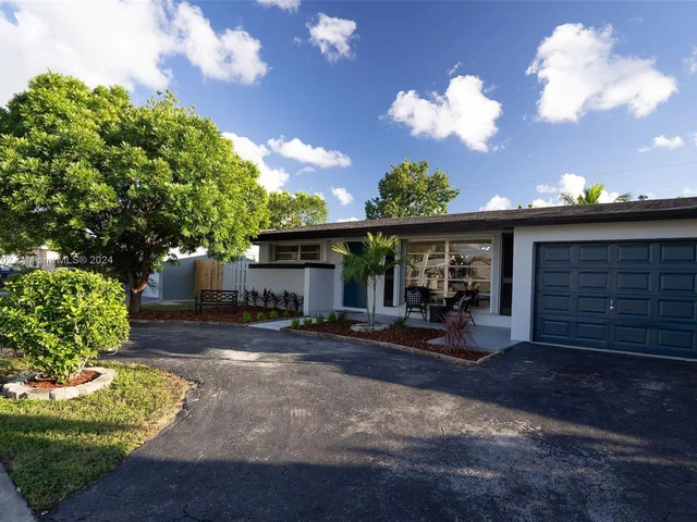 8410 NW 25th Ct, Sunrise FL 33322