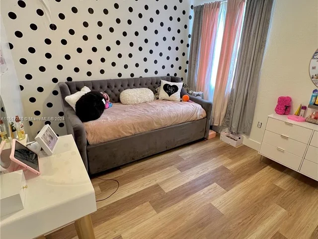 1557 SE 20th Ter, Homestead FL 33035