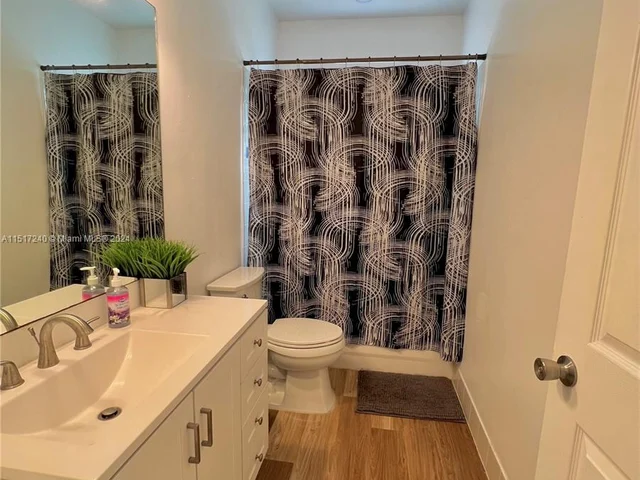 1557 SE 20th Ter, Homestead FL 33035