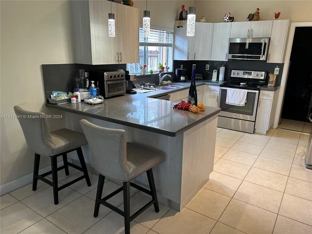 13165 SW 142 TER, Miami FL 33186