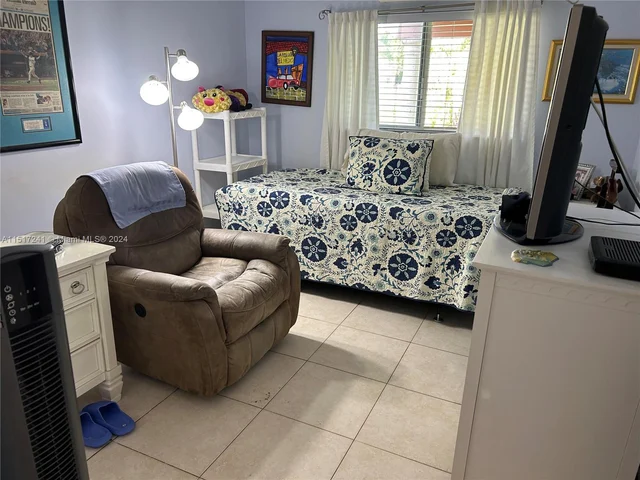 13165 SW 142 TER, Miami FL 33186