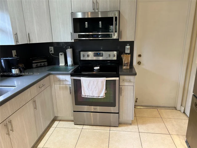 13165 SW 142 TER, Miami FL 33186