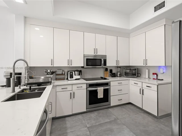 3172 NE 211th St, Aventura FL 33180