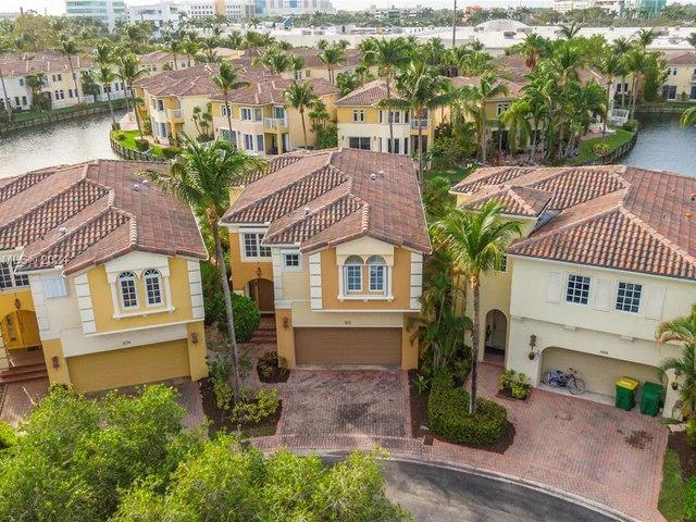 3172 NE 211th St, Aventura FL 33180