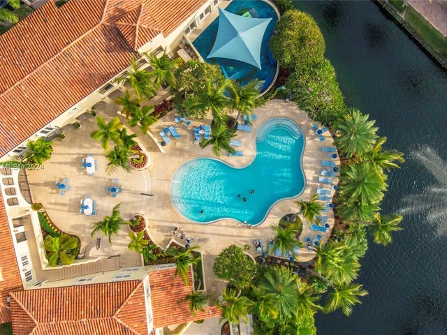 3172 NE 211th St, Aventura FL 33180