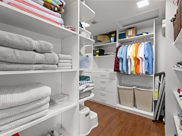 3172 NE 211th St, Aventura FL 33180