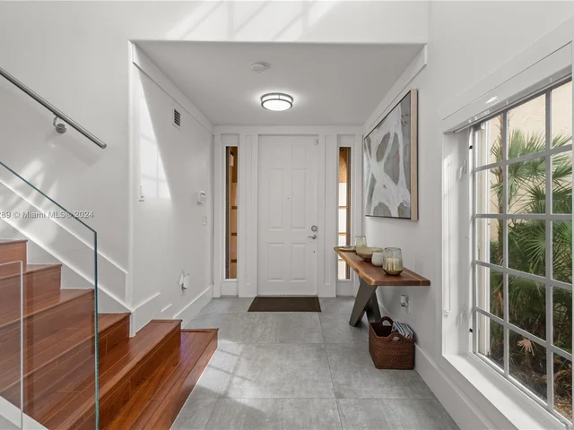 3172 NE 211th St, Aventura FL 33180