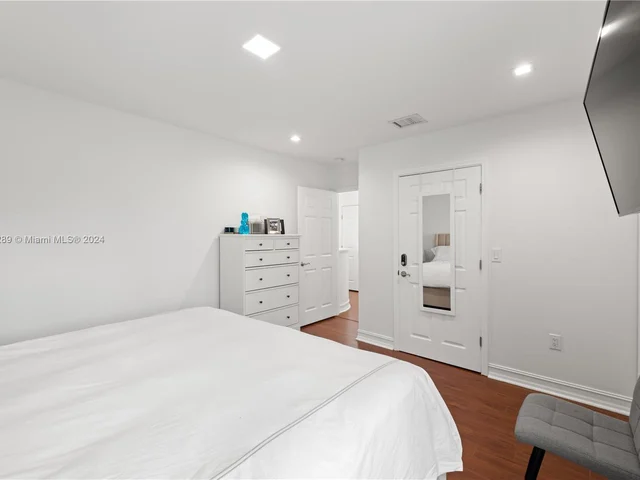 3172 NE 211th St, Aventura FL 33180