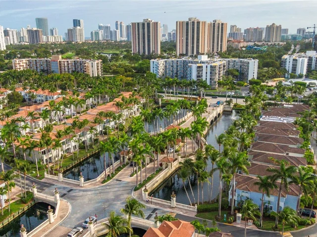 3172 NE 211th St, Aventura FL 33180