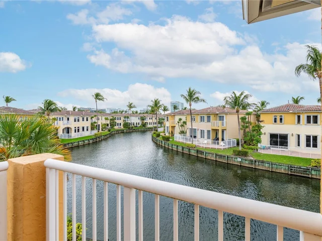 3172 NE 211th St, Aventura FL 33180