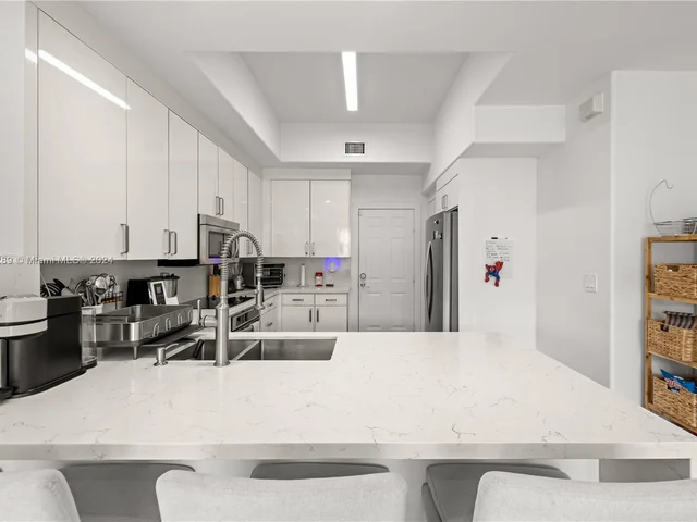 3172 NE 211th St, Aventura FL 33180