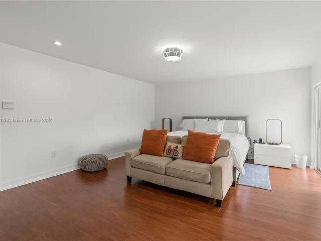 3172 NE 211th St, Aventura FL 33180