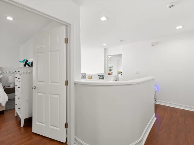 3172 NE 211th St, Aventura FL 33180