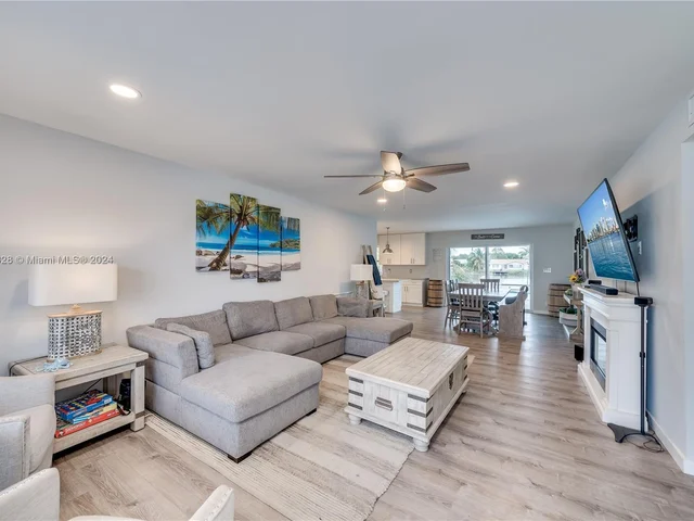 3341 NW 67th St, Fort Lauderdale FL 33309