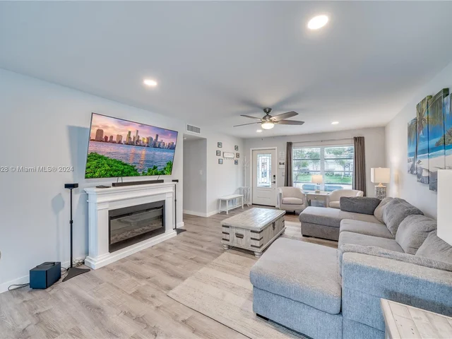 3341 NW 67th St, Fort Lauderdale FL 33309