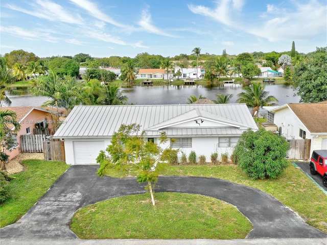 3341 NW 67th St, Fort Lauderdale FL 33309