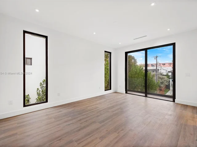 2980 Coconut Ave, Miami FL 33133