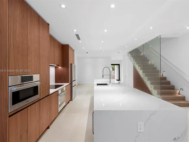 2980 Coconut Ave, Miami FL 33133