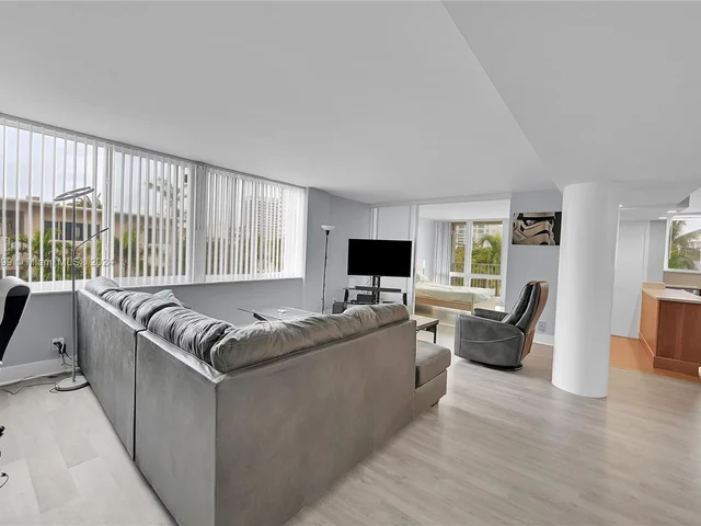 524 Orton Ave # 303, Fort Lauderdale FL 33304