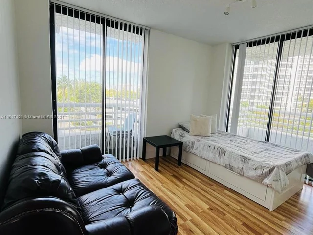 3300 NE 192nd St # 512, Aventura FL 33180