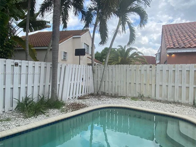 325 Somerset Way, Weston FL 33326