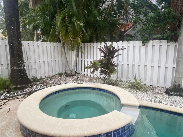 325 Somerset Way, Weston FL 33326