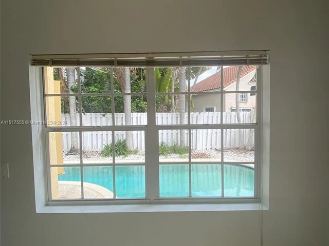 325 Somerset Way, Weston FL 33326