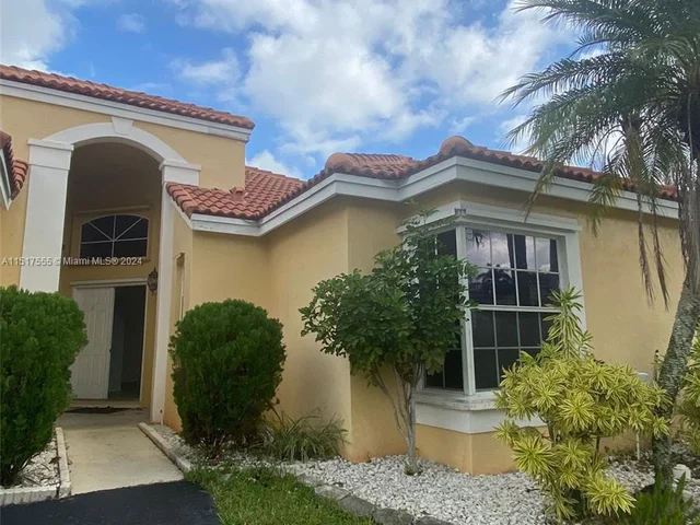 325 Somerset Way, Weston FL 33326