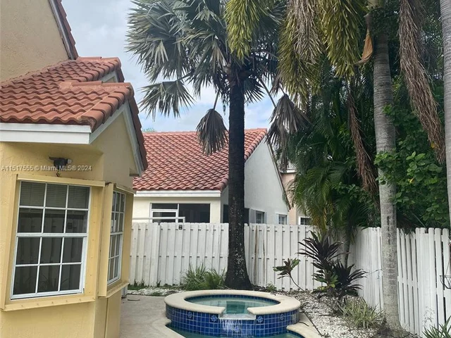 325 Somerset Way, Weston FL 33326