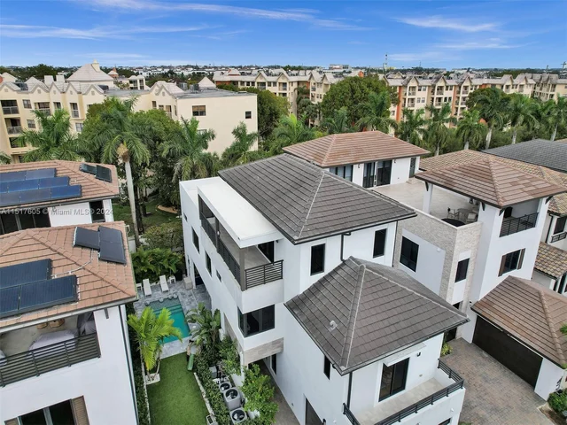 8151 NW 48th Ter, Doral FL 33166