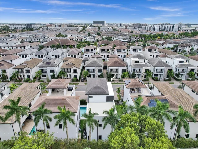 8151 NW 48th Ter, Doral FL 33166