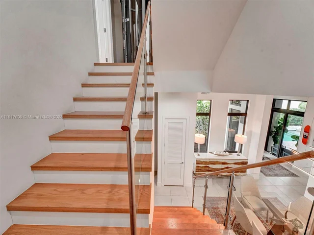 8151 NW 48th Ter, Doral FL 33166