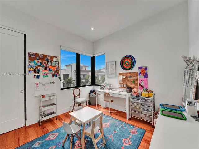 8151 NW 48th Ter, Doral FL 33166