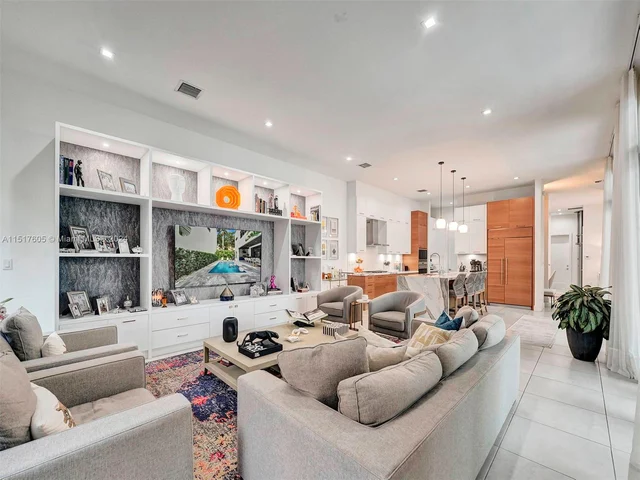 8151 NW 48th Ter, Doral FL 33166