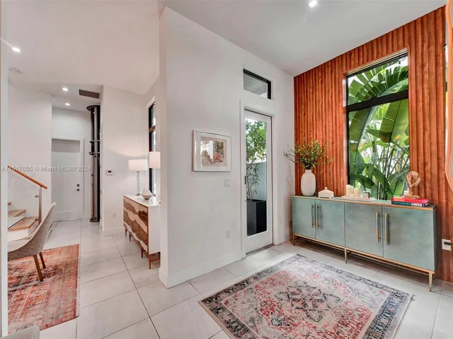 8151 NW 48th Ter, Doral FL 33166