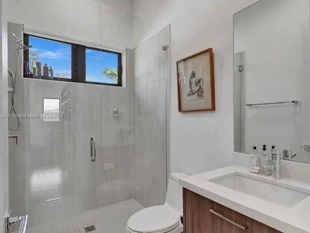 8151 NW 48th Ter, Doral FL 33166