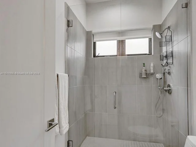 8151 NW 48th Ter, Doral FL 33166