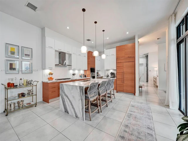 8151 NW 48th Ter, Doral FL 33166