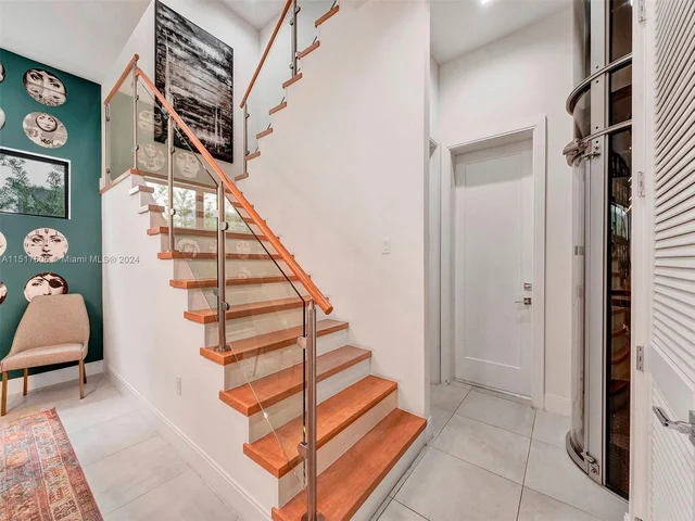 8151 NW 48th Ter, Doral FL 33166