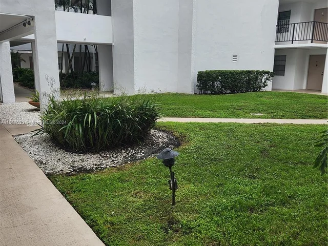 6921 Cypress Rd # D18, Plantation FL 33317