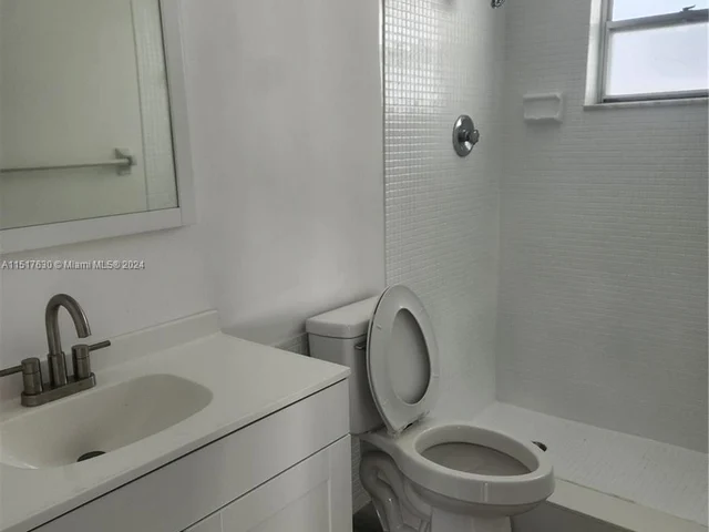 6921 Cypress Rd # D18, Plantation FL 33317