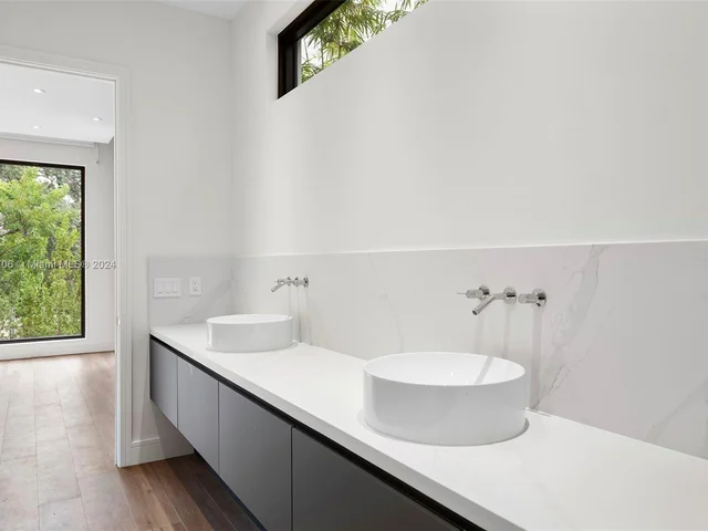 2955 Coconut Ave, Miami FL 33133